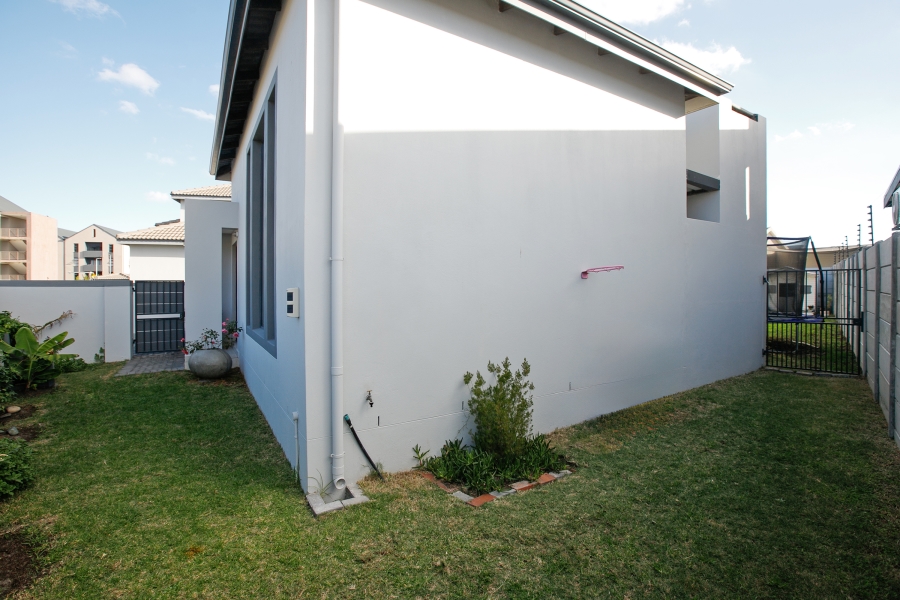 3 Bedroom Property for Sale in Parklands North Western Cape